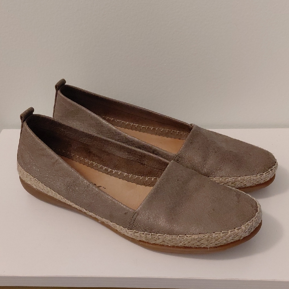The Flexx Slip On Flat Leather Shoes. Size 7